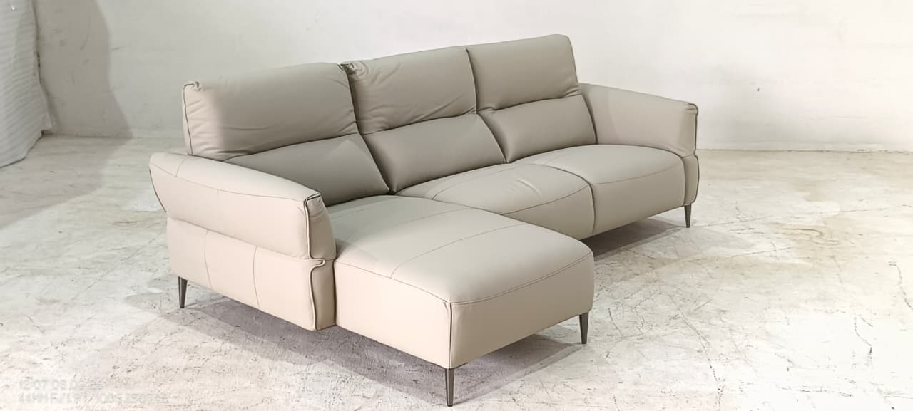 9635(4) - 3 SEATER+CHAISE - BLR WH