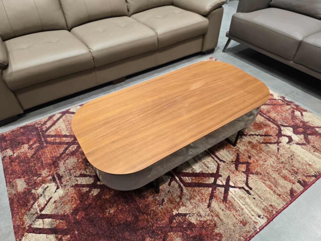 282A - COFFEE TABLE - OUTLET