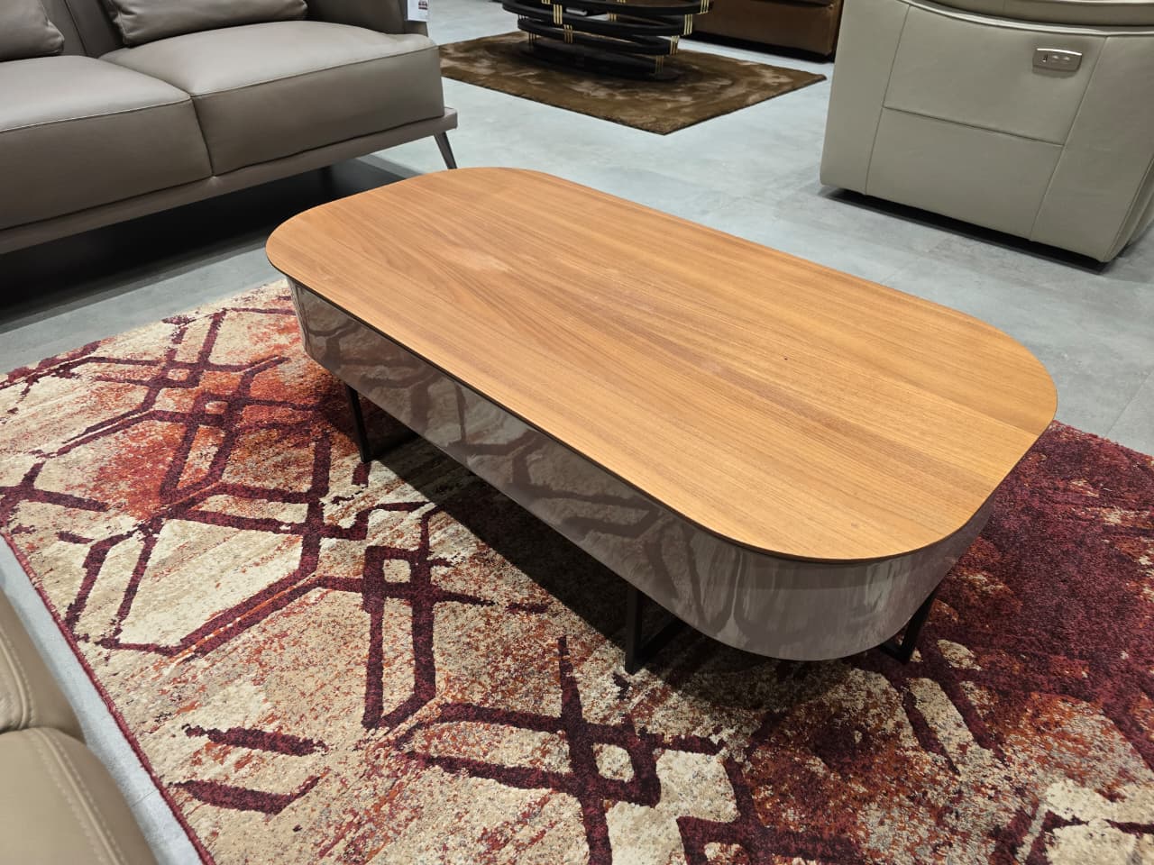 282A - COFFEE TABLE - OUTLET