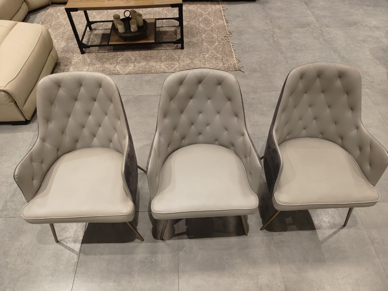 D5800-01A(3) - DINING CHAIR - OUTLET