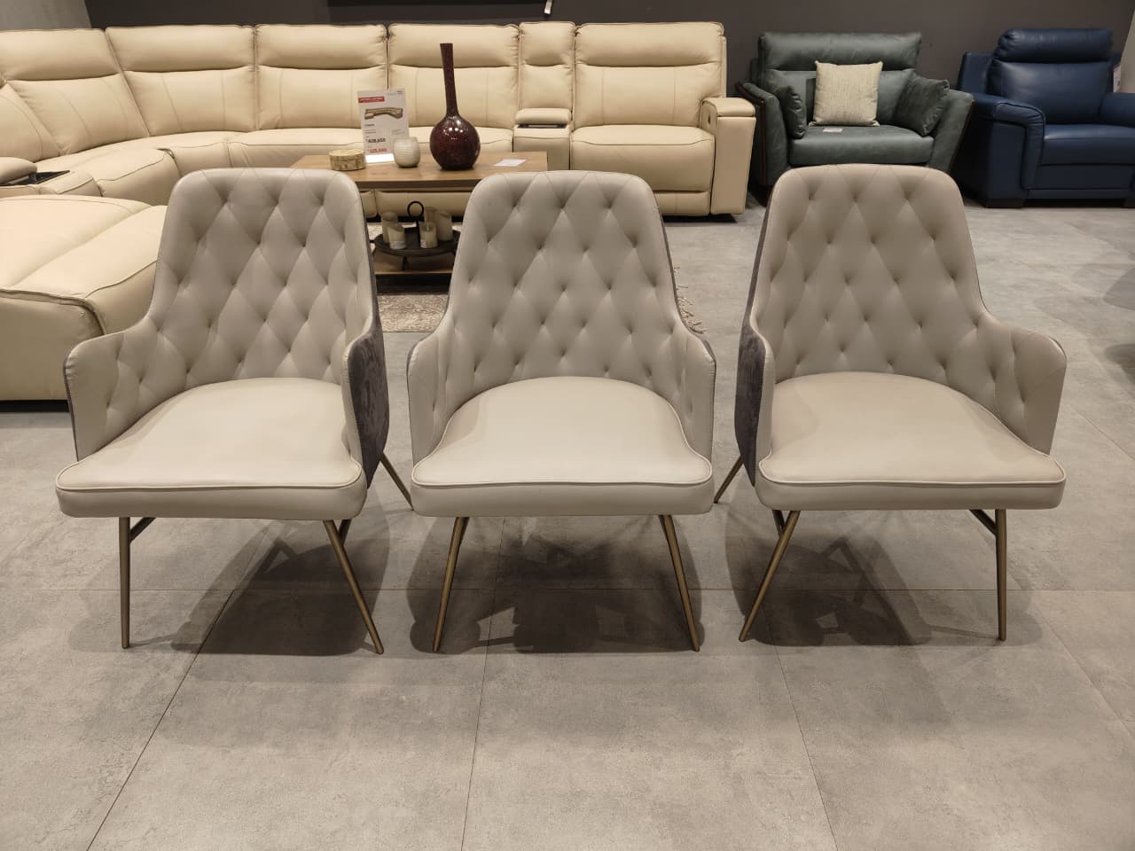 D5800-01A(3) - DINING CHAIR - OUTLET