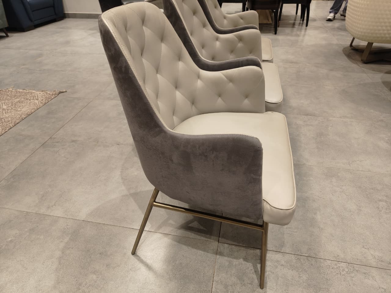 D5800-01A(3) - DINING CHAIR - OUTLET