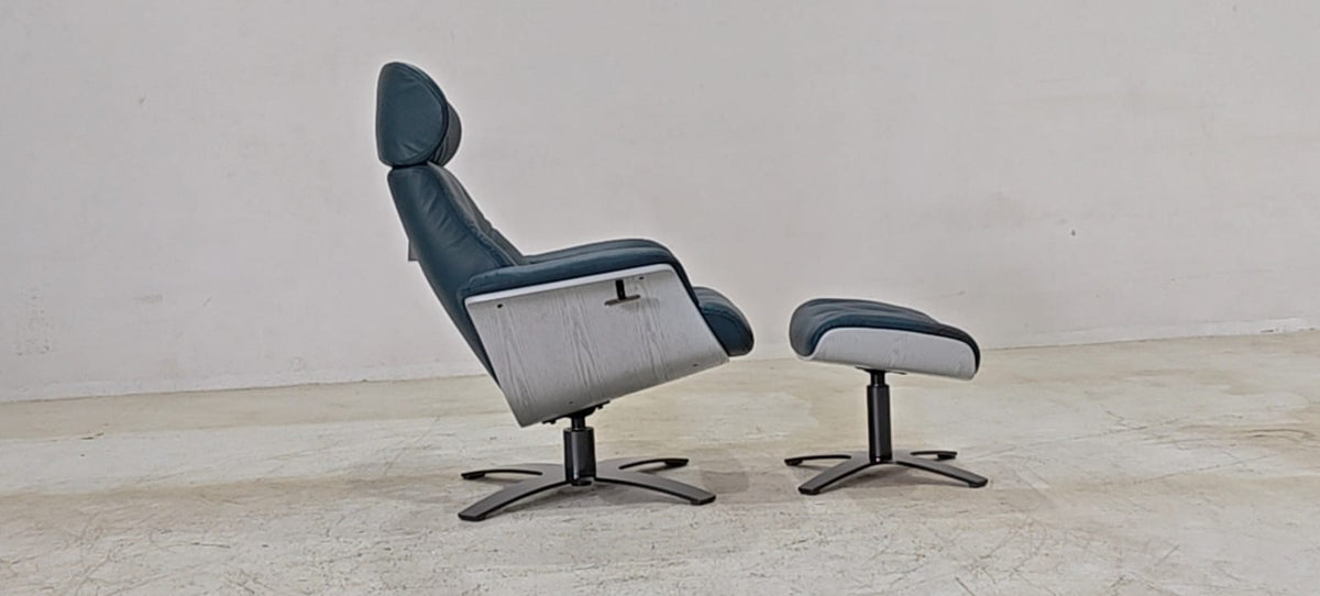 A938(5) - CHAIR+OTTOMAN - BLR WH