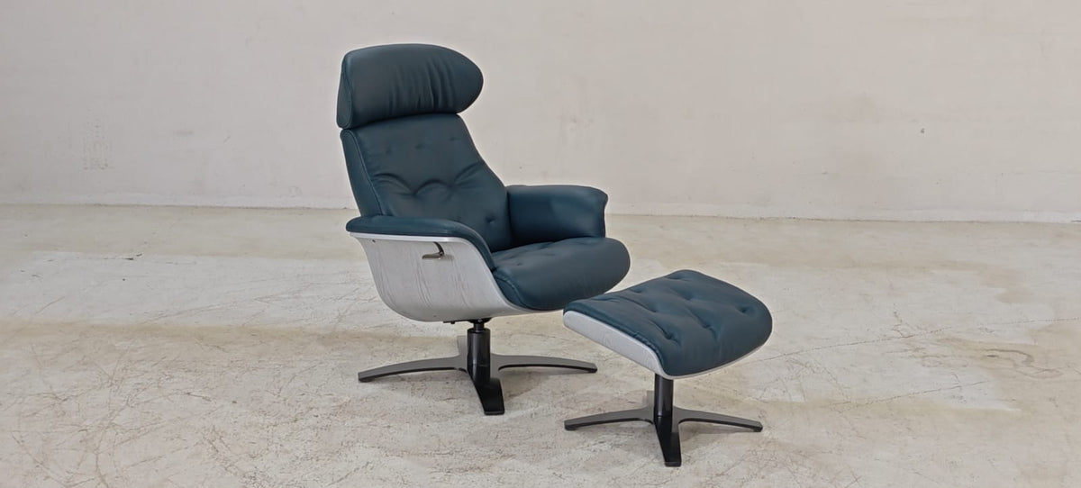 A938(5) - CHAIR+OTTOMAN - BLR WH