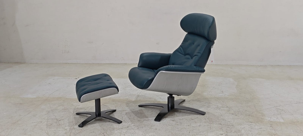 A938(5) - CHAIR+OTTOMAN - BLR WH