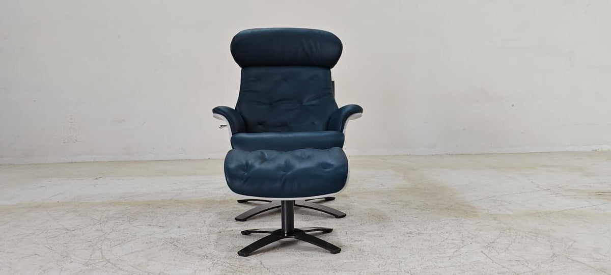 A938(5) - CHAIR+OTTOMAN - BLR WH