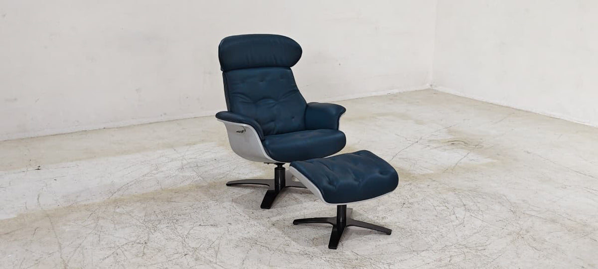 A938(5) - CHAIR+OTTOMAN - BLR WH