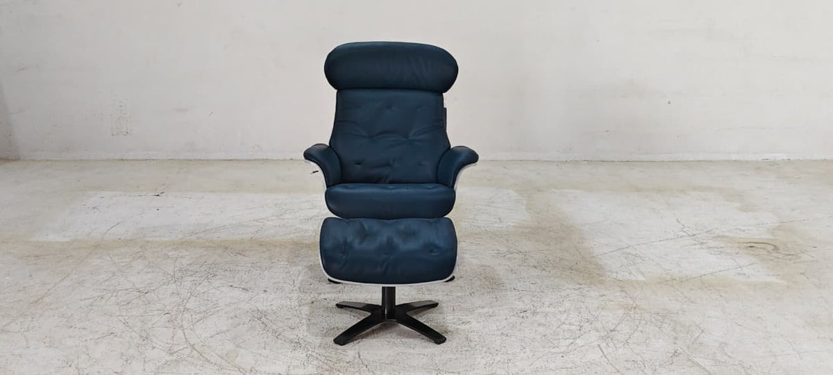 A938(5) - CHAIR+OTTOMAN - BLR WH