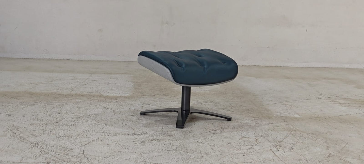 A938(5) - CHAIR+OTTOMAN - BLR WH