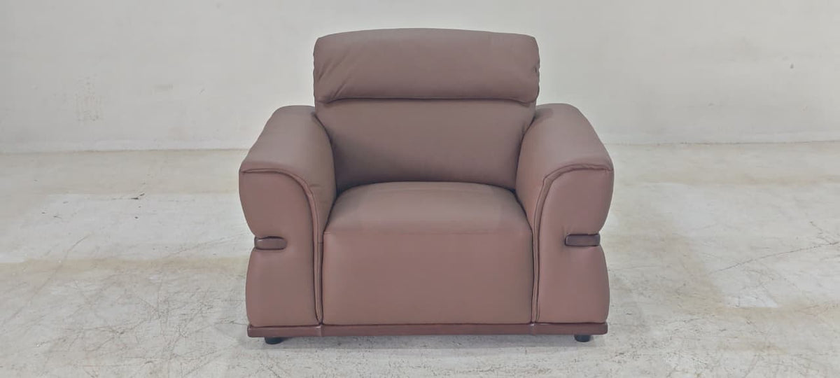8207(4) - 1 SEATER - BLR WH