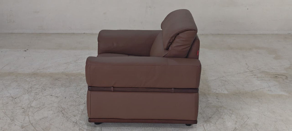 8207(4) - 1 SEATER - BLR WH