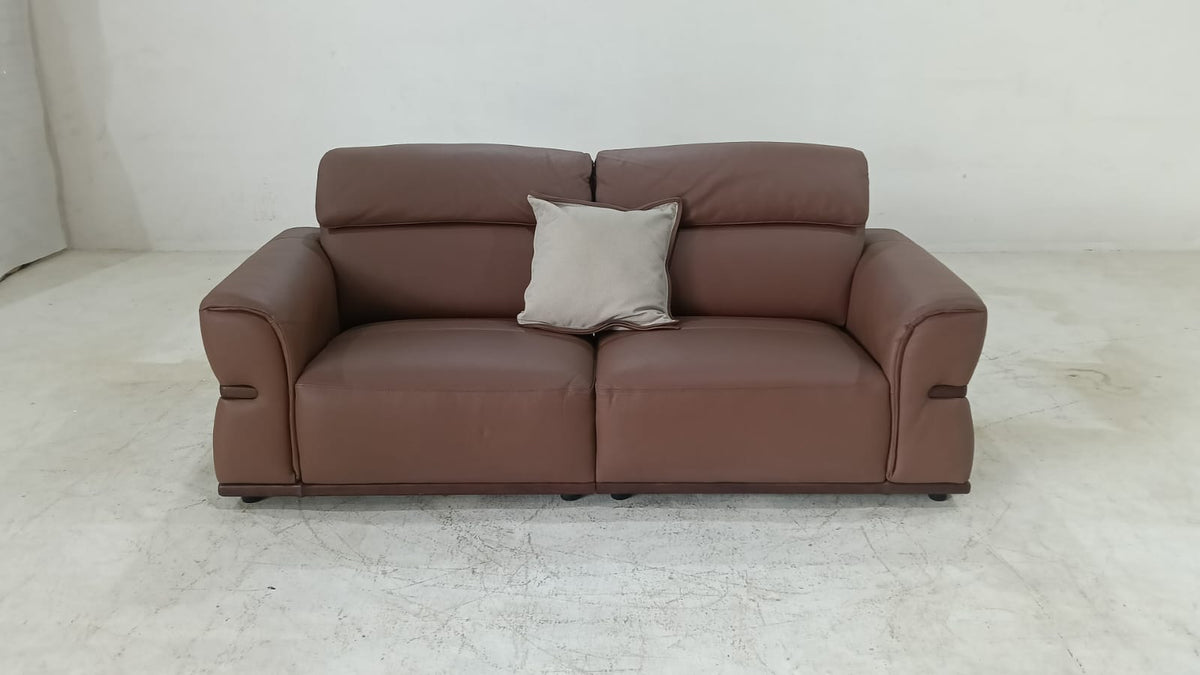 8207(3) - 3 SEATER - BLR WH