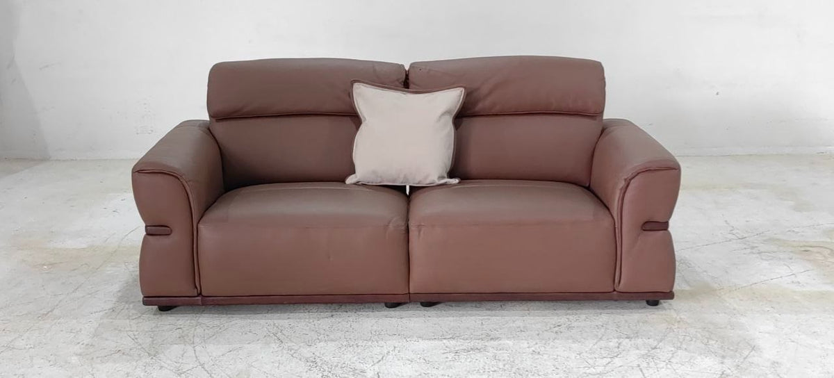 8207(3) - 3 SEATER - BLR WH