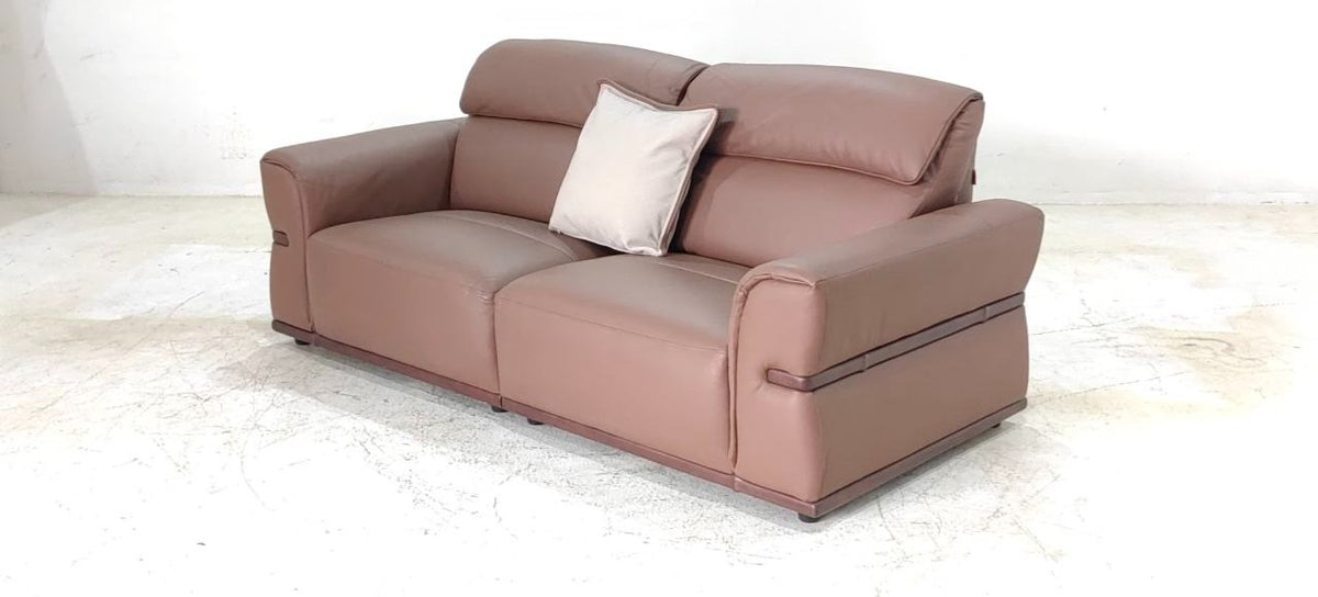 8207(3) - 3 SEATER - BLR WH