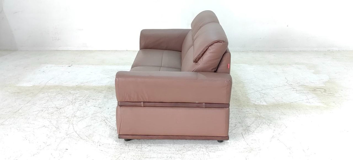 8207(3) - 3 SEATER - BLR WH
