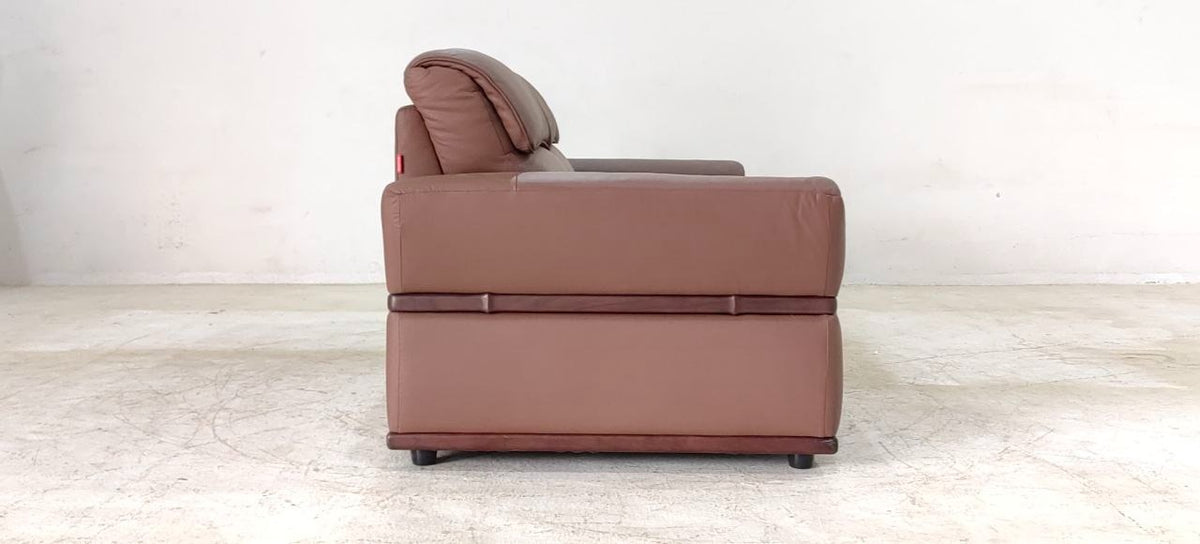 8207(3) - 3 SEATER - BLR WH