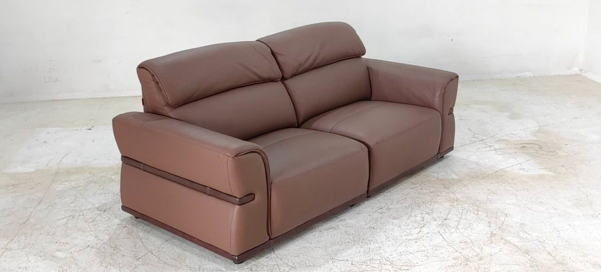 8207(3) - 3 SEATER - BLR WH