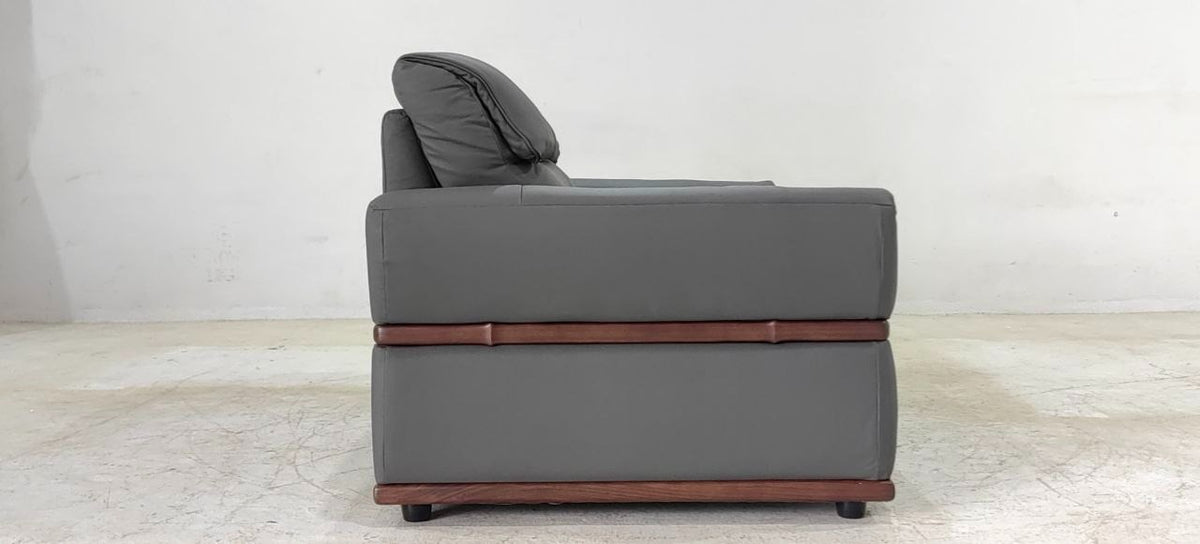 8207(2) - 2.5 SEATER - BLR WH