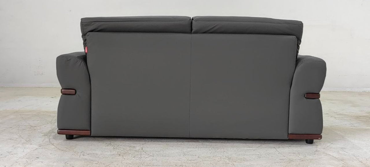 8207(2) - 2.5 SEATER - BLR WH