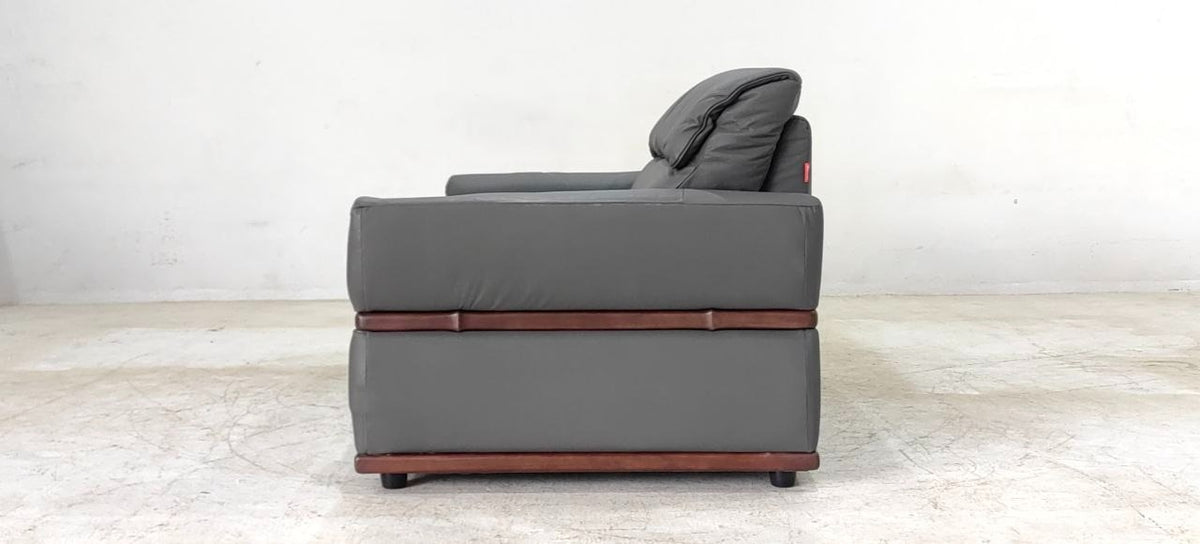 8207(2) - 2.5 SEATER - BLR WH