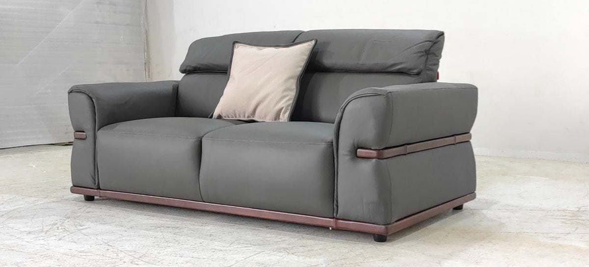 8207(2) - 2.5 SEATER - BLR WH
