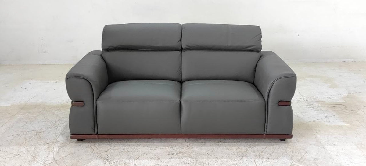 8207(2) - 2.5 SEATER - BLR WH