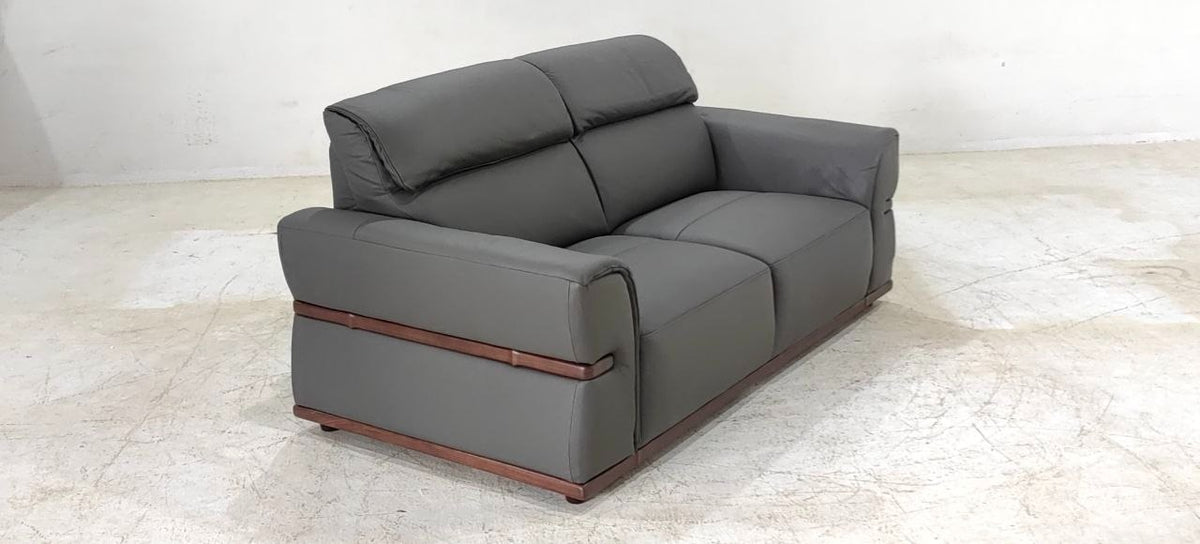 8207(2) - 2.5 SEATER - BLR WH