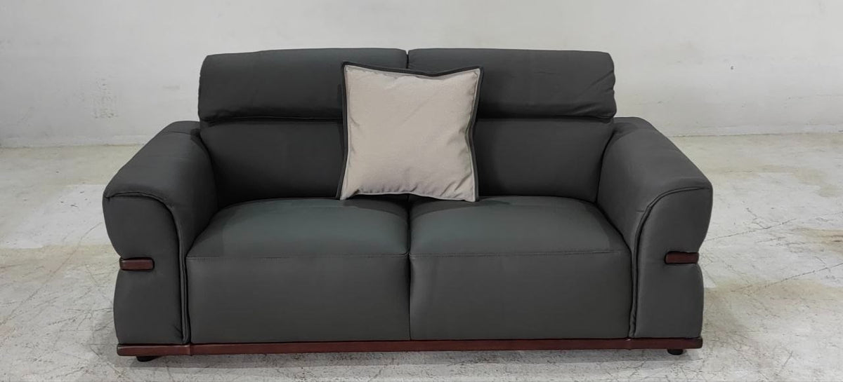 8207(2) - 2.5 SEATER - BLR WH