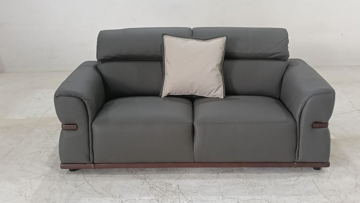 8207(2) - 2.5 SEATER - BLR WH