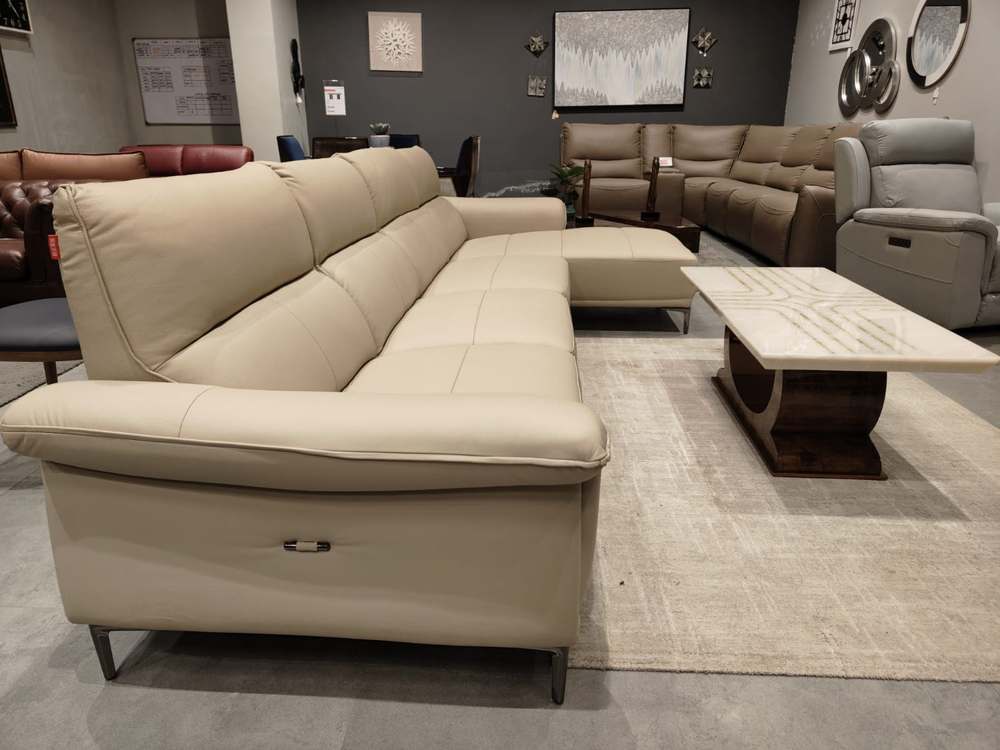 8202 - 4.5 SEATER+CHAISE - OUTLET