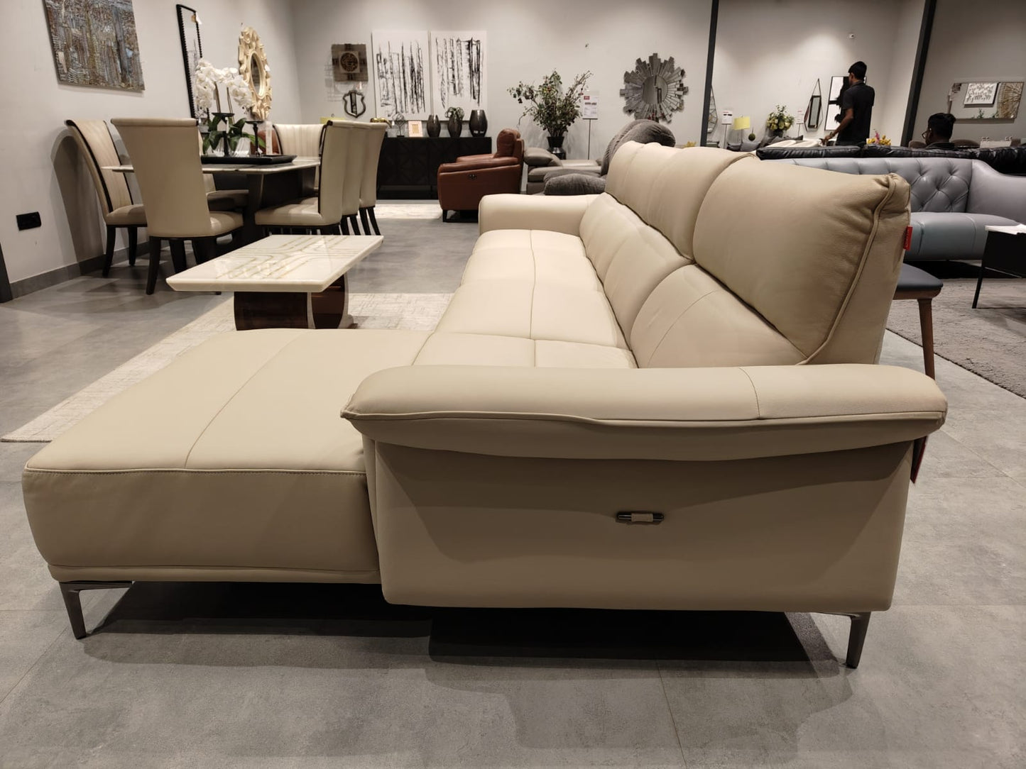 8202 - 4.5 SEATER+CHAISE - OUTLET