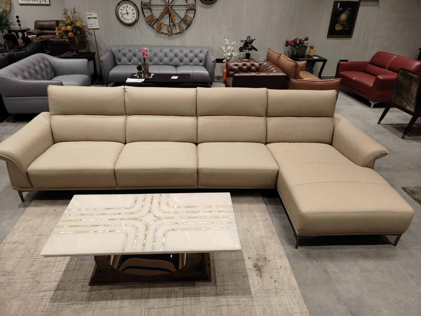 8202 - 4.5 SEATER+CHAISE - OUTLET