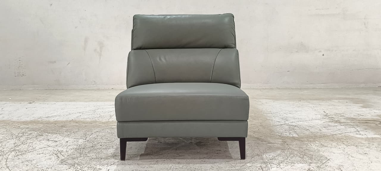 8153(2) - 1.5 SEATER - BLR WH