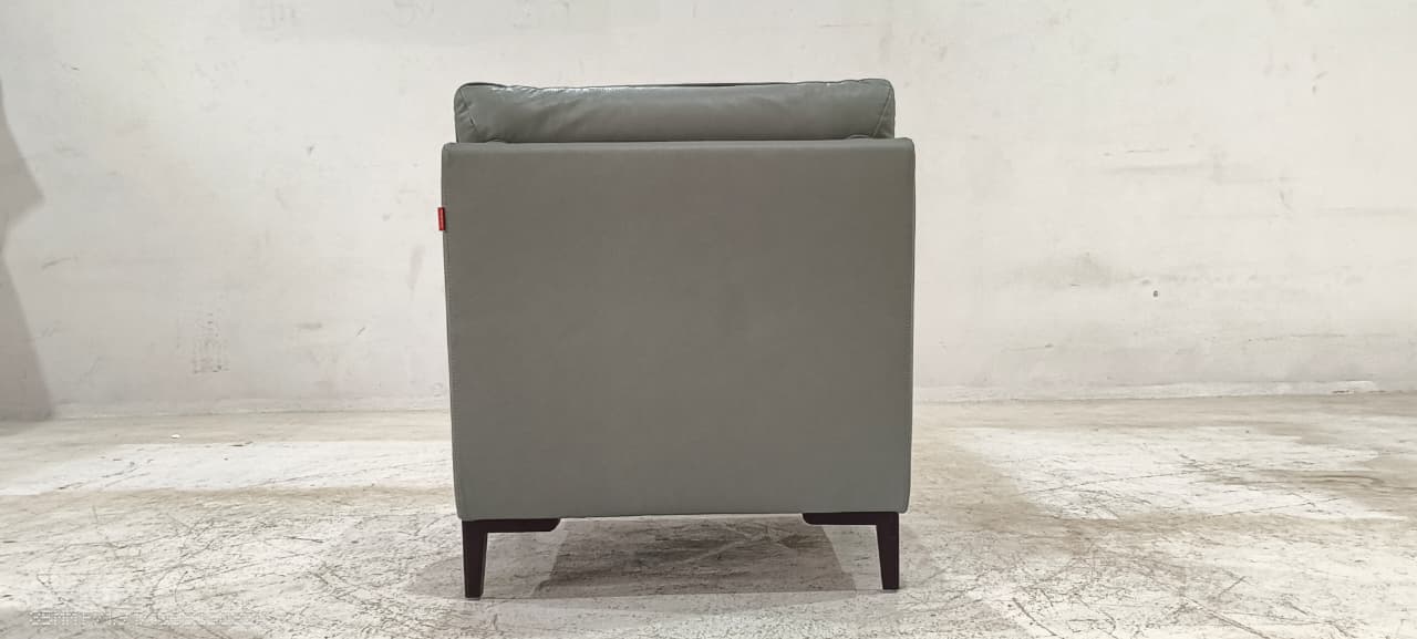 8153(2) - 1.5 SEATER - BLR WH