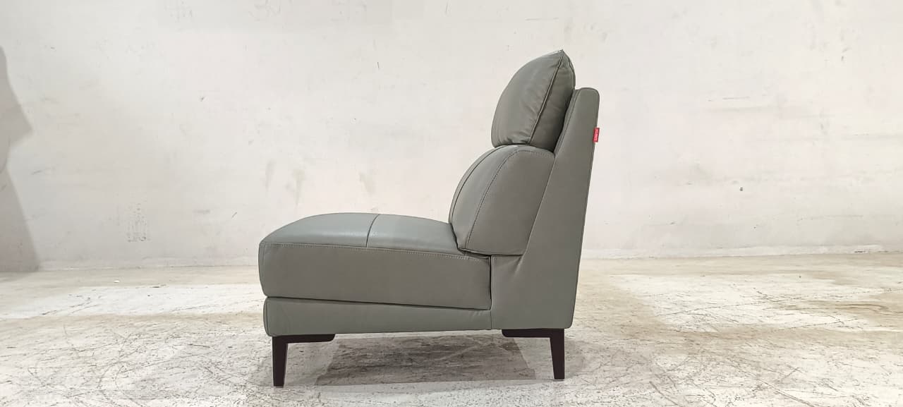 8153(2) - 1.5 SEATER - BLR WH