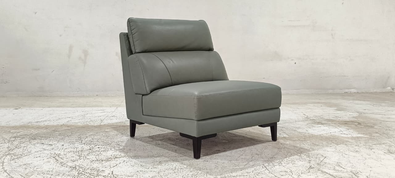 8153(2) - 1.5 SEATER - BLR WH