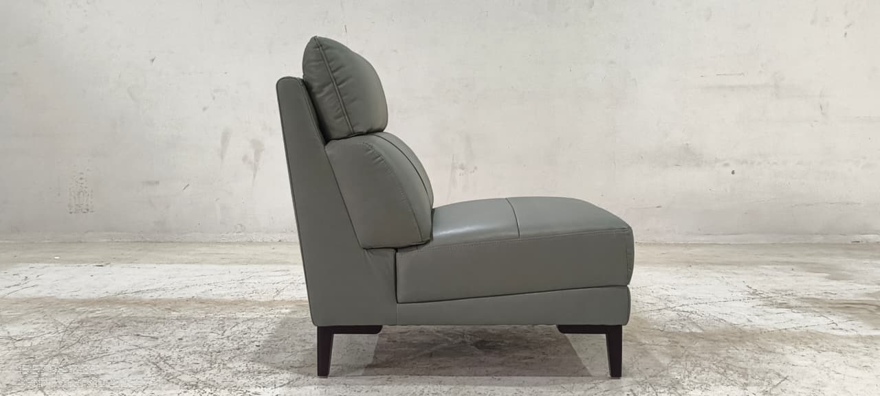 8153(2) - 1.5 SEATER - BLR WH