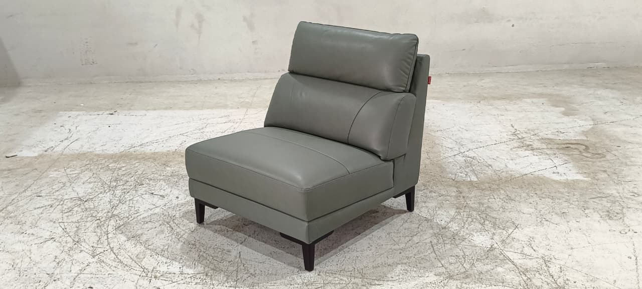 8153(2) - 1.5 SEATER - BLR WH