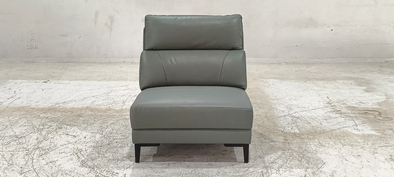 8153(2) - 1.5 SEATER - BLR WH
