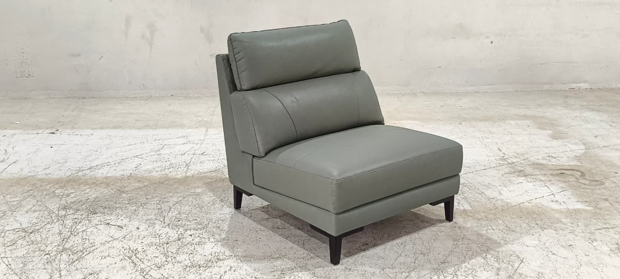8153(2) - 1.5 SEATER - BLR WH