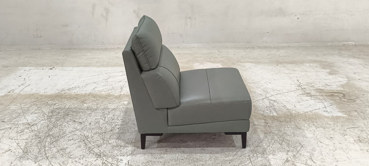 8153(2) - 1.5 SEATER - BLR WH