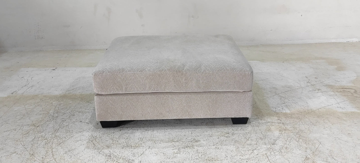 6150008 - OTTOMAN - BLR WH