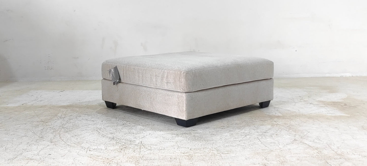 6150008 - OTTOMAN - BLR WH