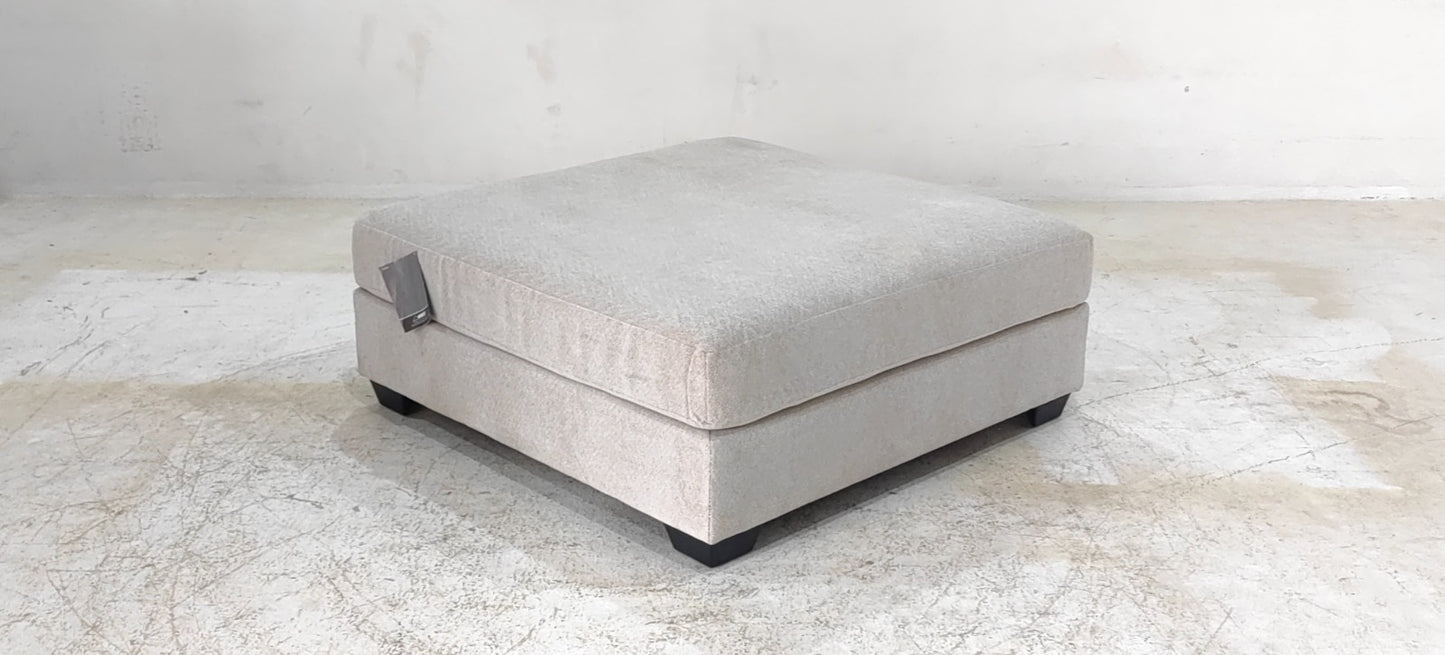 6150008 - OTTOMAN - BLR WH