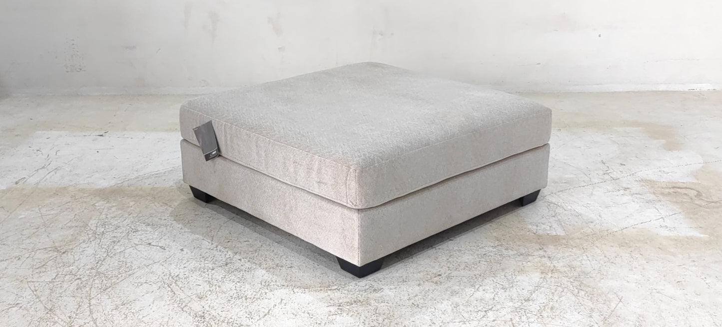 6150008 - OTTOMAN - BLR WH