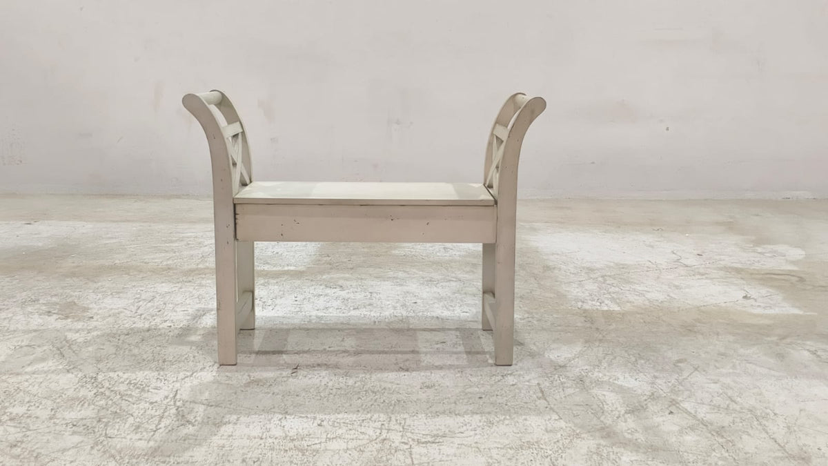 A4000036 - ACCENT CHAIR - BLR WH