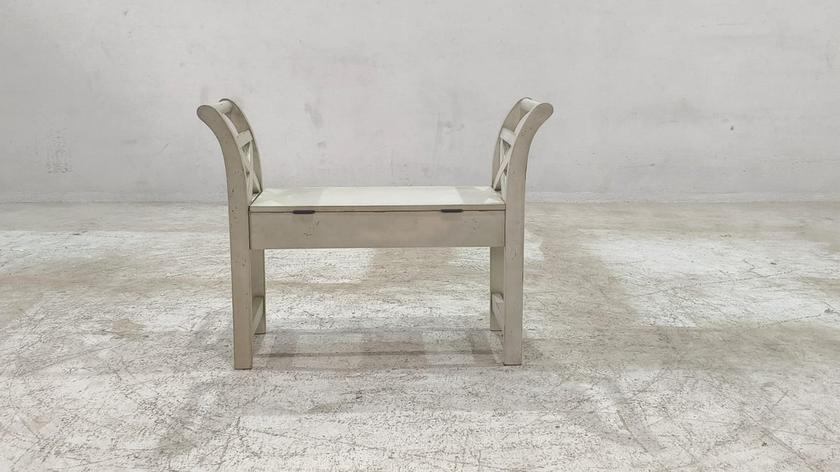 A4000036 - ACCENT CHAIR - BLR WH