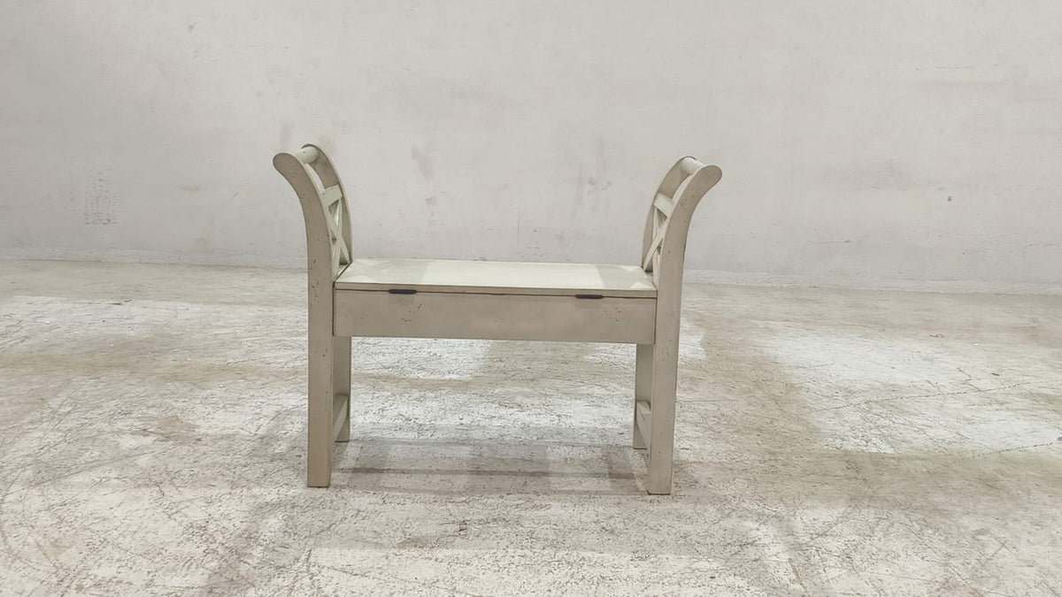 A4000036 - ACCENT CHAIR - BLR WH