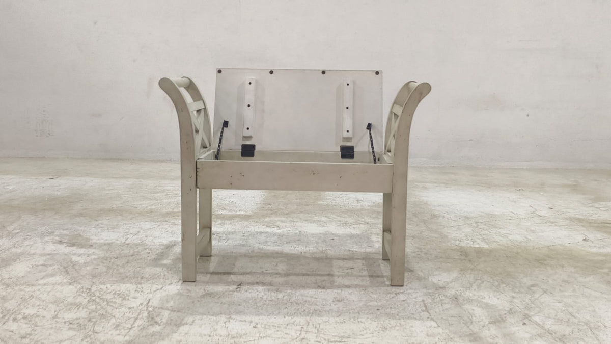 A4000036 - ACCENT CHAIR - BLR WH