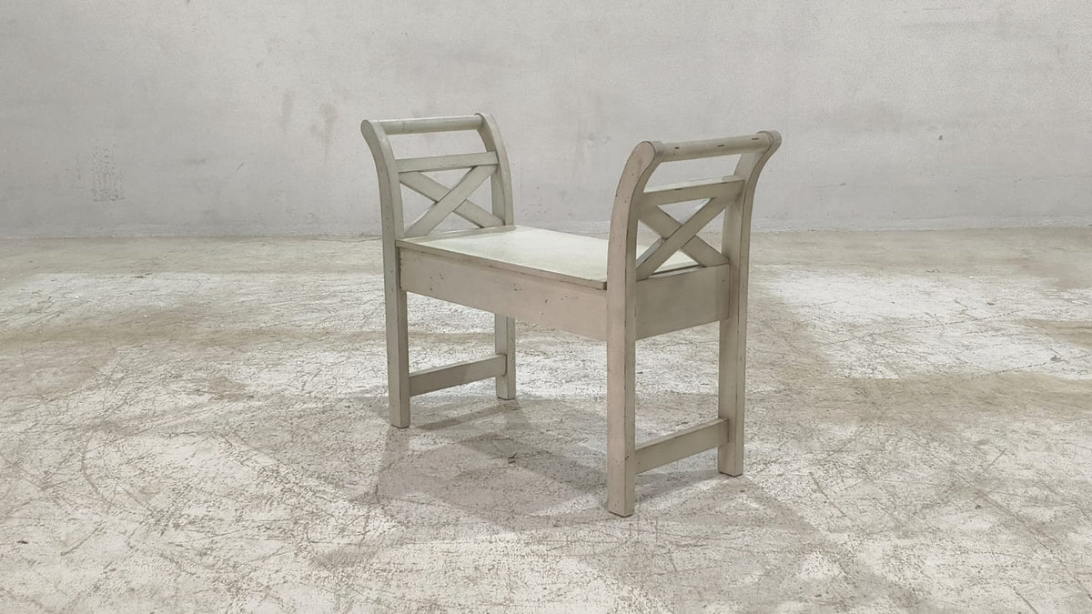 A4000036 - ACCENT CHAIR - BLR WH